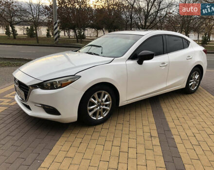 Белый Мазда 3, объемом двигателя 2 л и пробегом 160 тыс. км за 10500 $, фото 1 на Automoto.ua