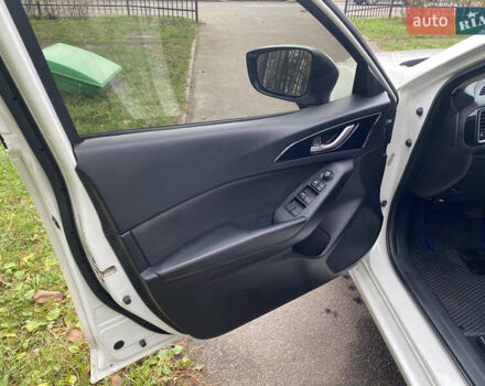 Білий Мазда 3, об'ємом двигуна 2 л та пробігом 175 тис. км за 9000 $, фото 12 на Automoto.ua