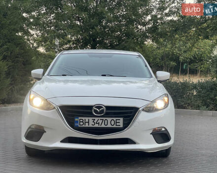 Белый Мазда 3, объемом двигателя 2 л и пробегом 200 тыс. км за 10500 $, фото 1 на Automoto.ua