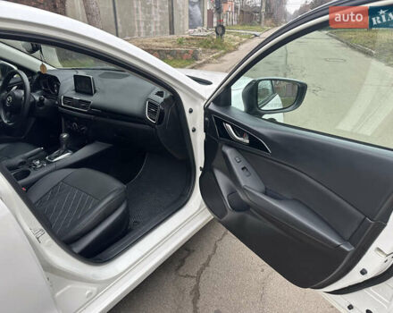 Белый Мазда 3, объемом двигателя 2 л и пробегом 173 тыс. км за 8700 $, фото 16 на Automoto.ua