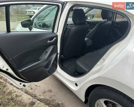 Белый Мазда 3, объемом двигателя 2 л и пробегом 173 тыс. км за 8700 $, фото 19 на Automoto.ua
