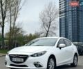 Белый Мазда 3, объемом двигателя 2 л и пробегом 180 тыс. км за 10800 $, фото 1 на Automoto.ua
