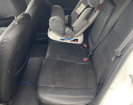 Білий Мазда 3, об'ємом двигуна 2 л та пробігом 175 тис. км за 9000 $, фото 18 на Automoto.ua