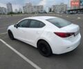 Белый Мазда 3, объемом двигателя 2 л и пробегом 151 тыс. км за 10000 $, фото 3 на Automoto.ua