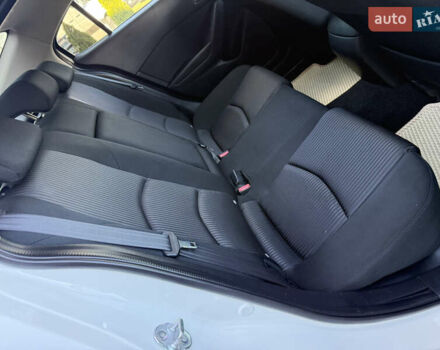 Белый Мазда 3, объемом двигателя 2 л и пробегом 114 тыс. км за 10900 $, фото 20 на Automoto.ua