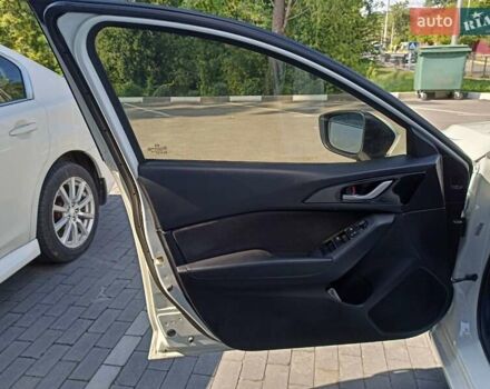 Белый Мазда 3, объемом двигателя 2 л и пробегом 174 тыс. км за 9600 $, фото 5 на Automoto.ua