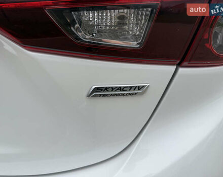 Белый Мазда 3, объемом двигателя 2 л и пробегом 114 тыс. км за 10900 $, фото 11 на Automoto.ua