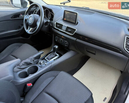 Белый Мазда 3, объемом двигателя 2 л и пробегом 114 тыс. км за 10900 $, фото 22 на Automoto.ua