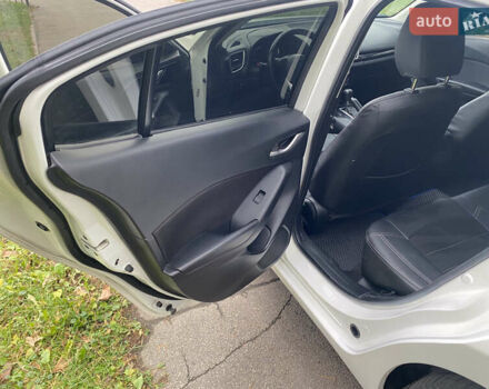 Білий Мазда 3, об'ємом двигуна 2 л та пробігом 175 тис. км за 9000 $, фото 13 на Automoto.ua