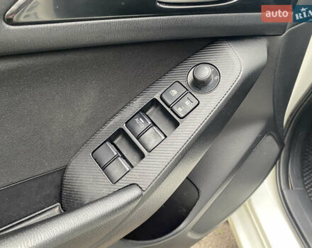 Білий Мазда 3, об'ємом двигуна 2 л та пробігом 175 тис. км за 9000 $, фото 19 на Automoto.ua