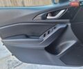 Белый Мазда 3, объемом двигателя 2 л и пробегом 180 тыс. км за 10400 $, фото 3 на Automoto.ua