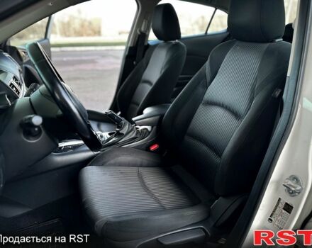 Белый Мазда 3, объемом двигателя 2 л и пробегом 102 тыс. км за 9200 $, фото 12 на Automoto.ua