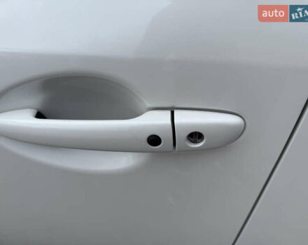 Белый Мазда 3, объемом двигателя 2 л и пробегом 114 тыс. км за 10900 $, фото 12 на Automoto.ua