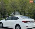 Белый Мазда 3, объемом двигателя 2 л и пробегом 180 тыс. км за 10800 $, фото 3 на Automoto.ua