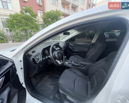 Белый Мазда 3, объемом двигателя 2 л и пробегом 200 тыс. км за 10500 $, фото 12 на Automoto.ua
