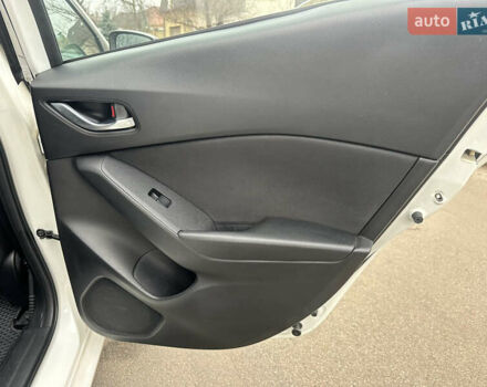 Белый Мазда 3, объемом двигателя 2 л и пробегом 173 тыс. км за 8700 $, фото 45 на Automoto.ua
