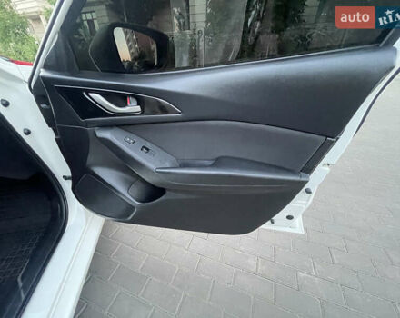 Белый Мазда 3, объемом двигателя 2 л и пробегом 200 тыс. км за 10500 $, фото 14 на Automoto.ua