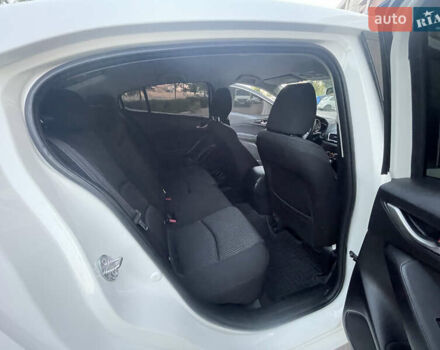 Белый Мазда 3, объемом двигателя 2 л и пробегом 200 тыс. км за 10500 $, фото 16 на Automoto.ua