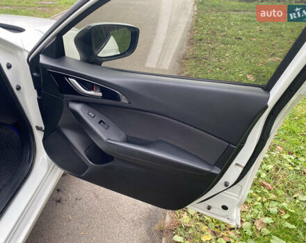 Білий Мазда 3, об'ємом двигуна 2 л та пробігом 175 тис. км за 9000 $, фото 15 на Automoto.ua