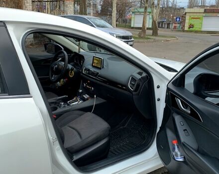 Білий Мазда 3, об'ємом двигуна 2 л та пробігом 201 тис. км за 11800 $, фото 5 на Automoto.ua