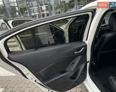 Белый Мазда 3, объемом двигателя 2 л и пробегом 168 тыс. км за 11100 $, фото 23 на Automoto.ua