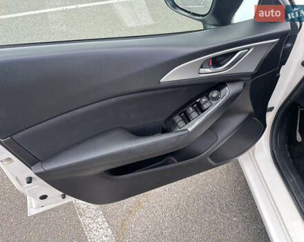 Білий Мазда 3, об'ємом двигуна 2 л та пробігом 80 тис. км за 9800 $, фото 18 на Automoto.ua