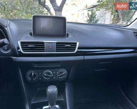 Білий Мазда 3, об'ємом двигуна 2 л та пробігом 52 тис. км за 12000 $, фото 14 на Automoto.ua