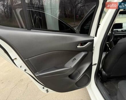 Белый Мазда 3, объемом двигателя 2 л и пробегом 142 тыс. км за 9000 $, фото 11 на Automoto.ua