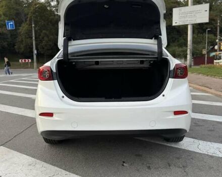 Белый Мазда 3, объемом двигателя 2 л и пробегом 178 тыс. км за 12900 $, фото 5 на Automoto.ua