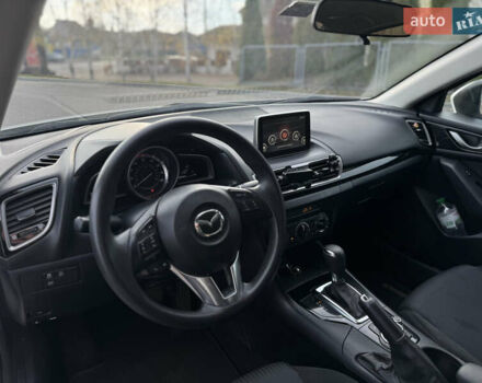 Білий Мазда 3, об'ємом двигуна 2 л та пробігом 161 тис. км за 10000 $, фото 15 на Automoto.ua