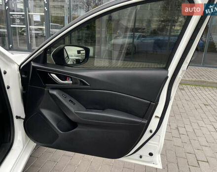 Белый Мазда 3, объемом двигателя 2 л и пробегом 168 тыс. км за 11100 $, фото 25 на Automoto.ua