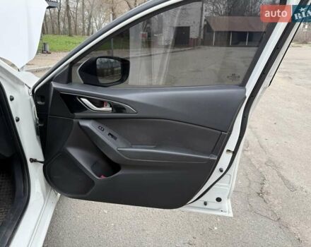 Белый Мазда 3, объемом двигателя 2 л и пробегом 142 тыс. км за 9000 $, фото 10 на Automoto.ua