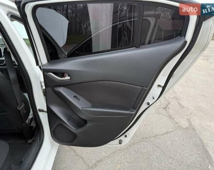 Белый Мазда 3, объемом двигателя 2 л и пробегом 142 тыс. км за 9000 $, фото 13 на Automoto.ua