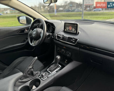 Білий Мазда 3, об'ємом двигуна 2 л та пробігом 161 тис. км за 10000 $, фото 24 на Automoto.ua