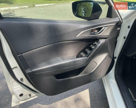 Білий Мазда 3, об'ємом двигуна 1.6 л та пробігом 116 тис. км за 13000 $, фото 8 на Automoto.ua