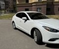 Белый Мазда 3, объемом двигателя 2 л и пробегом 136 тыс. км за 10500 $, фото 2 на Automoto.ua