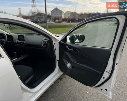 Білий Мазда 3, об'ємом двигуна 2 л та пробігом 161 тис. км за 10000 $, фото 22 на Automoto.ua