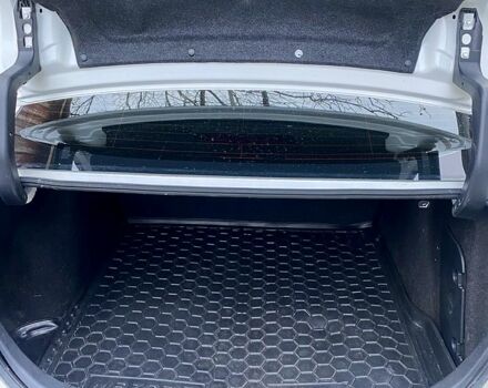 Білий Мазда 3, об'ємом двигуна 2 л та пробігом 60 тис. км за 13000 $, фото 12 на Automoto.ua