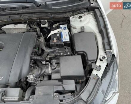 Белый Мазда 3, объемом двигателя 2 л и пробегом 142 тыс. км за 9000 $, фото 19 на Automoto.ua