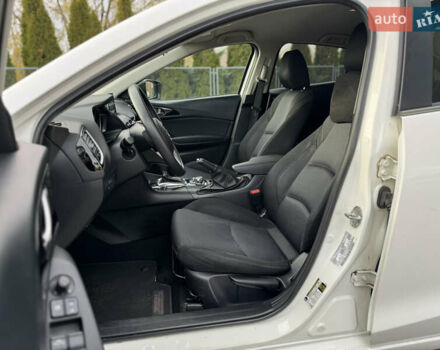 Білий Мазда 3, об'ємом двигуна 2 л та пробігом 161 тис. км за 10000 $, фото 14 на Automoto.ua