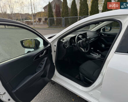 Білий Мазда 3, об'ємом двигуна 2 л та пробігом 161 тис. км за 10000 $, фото 13 на Automoto.ua