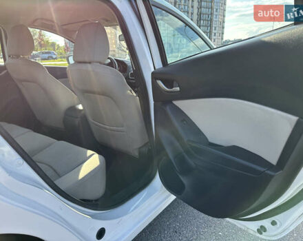 Білий Мазда 3, об'ємом двигуна 2 л та пробігом 156 тис. км за 10799 $, фото 18 на Automoto.ua