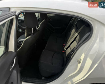 Білий Мазда 3, об'ємом двигуна 2 л та пробігом 161 тис. км за 10000 $, фото 19 на Automoto.ua