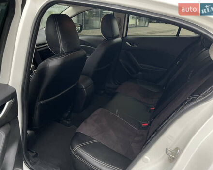 Белый Мазда 3, объемом двигателя 2 л и пробегом 168 тыс. км за 11100 $, фото 24 на Automoto.ua