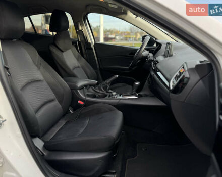 Білий Мазда 3, об'ємом двигуна 2 л та пробігом 161 тис. км за 10000 $, фото 23 на Automoto.ua