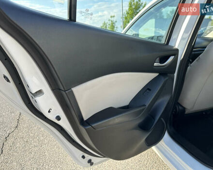 Білий Мазда 3, об'ємом двигуна 2 л та пробігом 156 тис. км за 10799 $, фото 16 на Automoto.ua