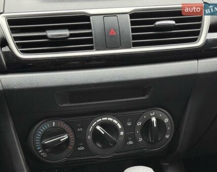 Белый Мазда 3, объемом двигателя 2 л и пробегом 142 тыс. км за 9000 $, фото 16 на Automoto.ua