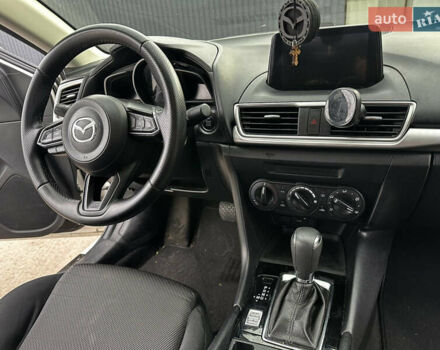 Белый Мазда 3, объемом двигателя 2 л и пробегом 196 тыс. км за 11000 $, фото 28 на Automoto.ua