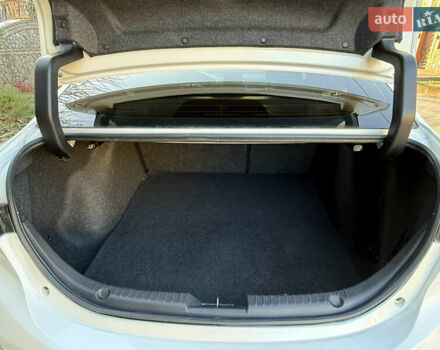 Білий Мазда 3, об'ємом двигуна 1.5 л та пробігом 96 тис. км за 15500 $, фото 10 на Automoto.ua