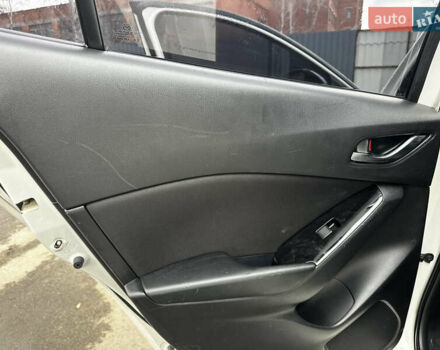 Белый Мазда 3, объемом двигателя 2 л и пробегом 196 тыс. км за 11000 $, фото 19 на Automoto.ua